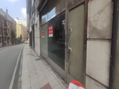 Local comercial en calle del Coronel Bobes, 11